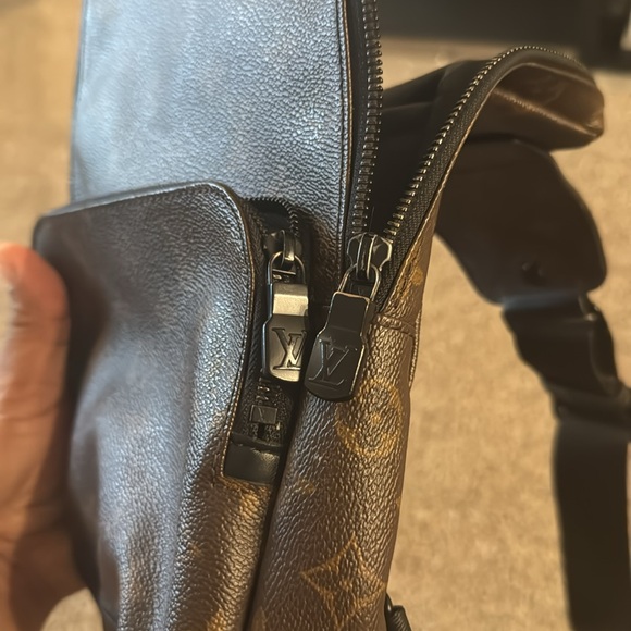 Louis Vuitton Macassar Sling Bag, Louis Vuitton item number M45897. - Picture 4 of 6